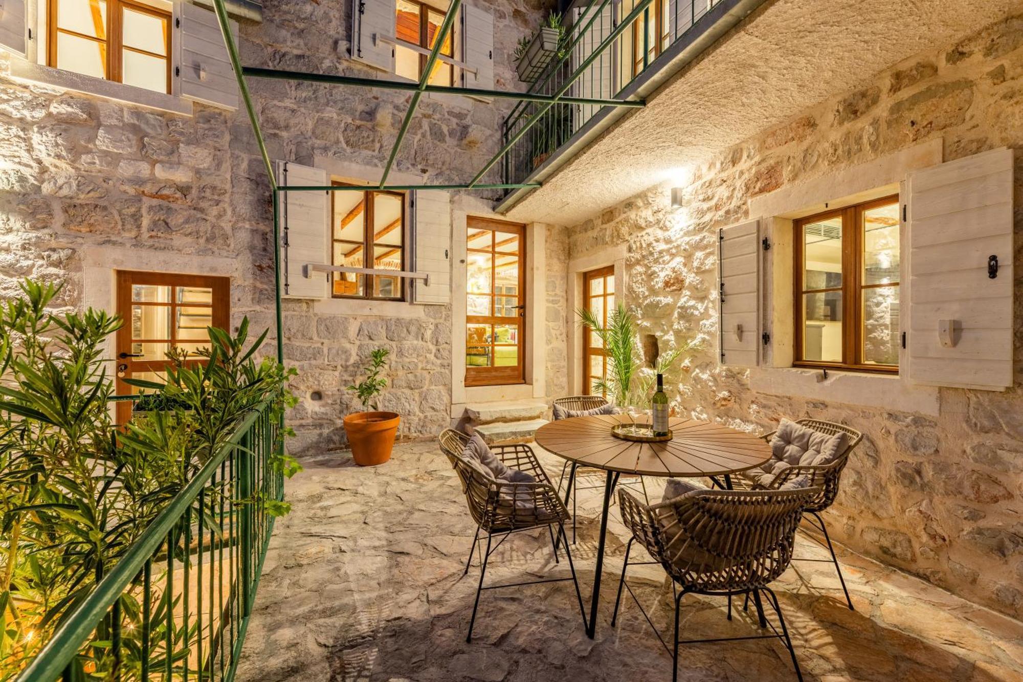 Dvor Pitve Villas Jelsa  Exterior foto