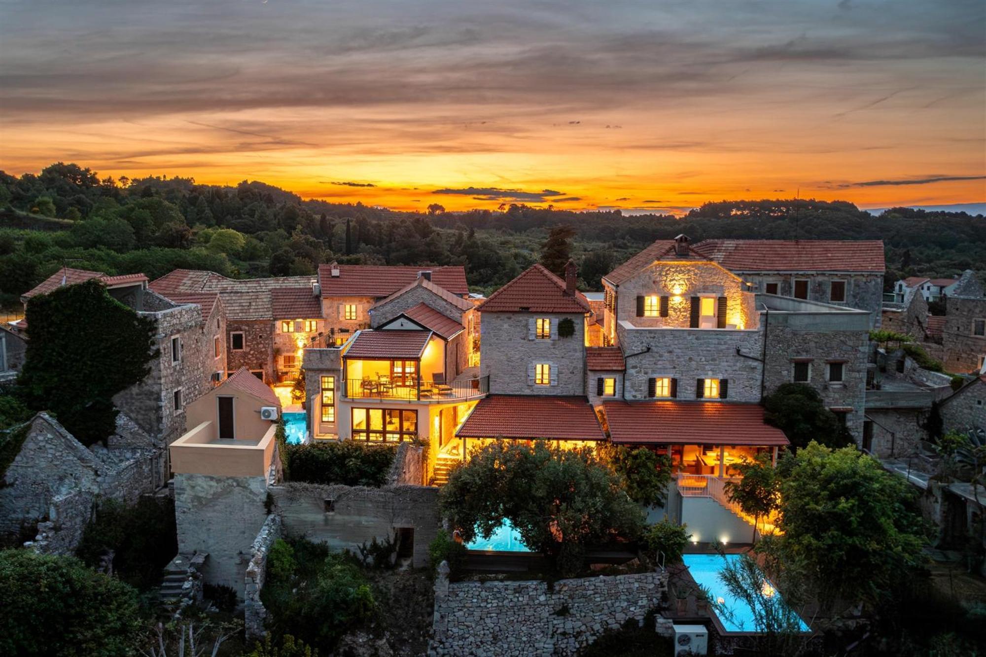 Dvor Pitve Villas Jelsa  Exterior foto