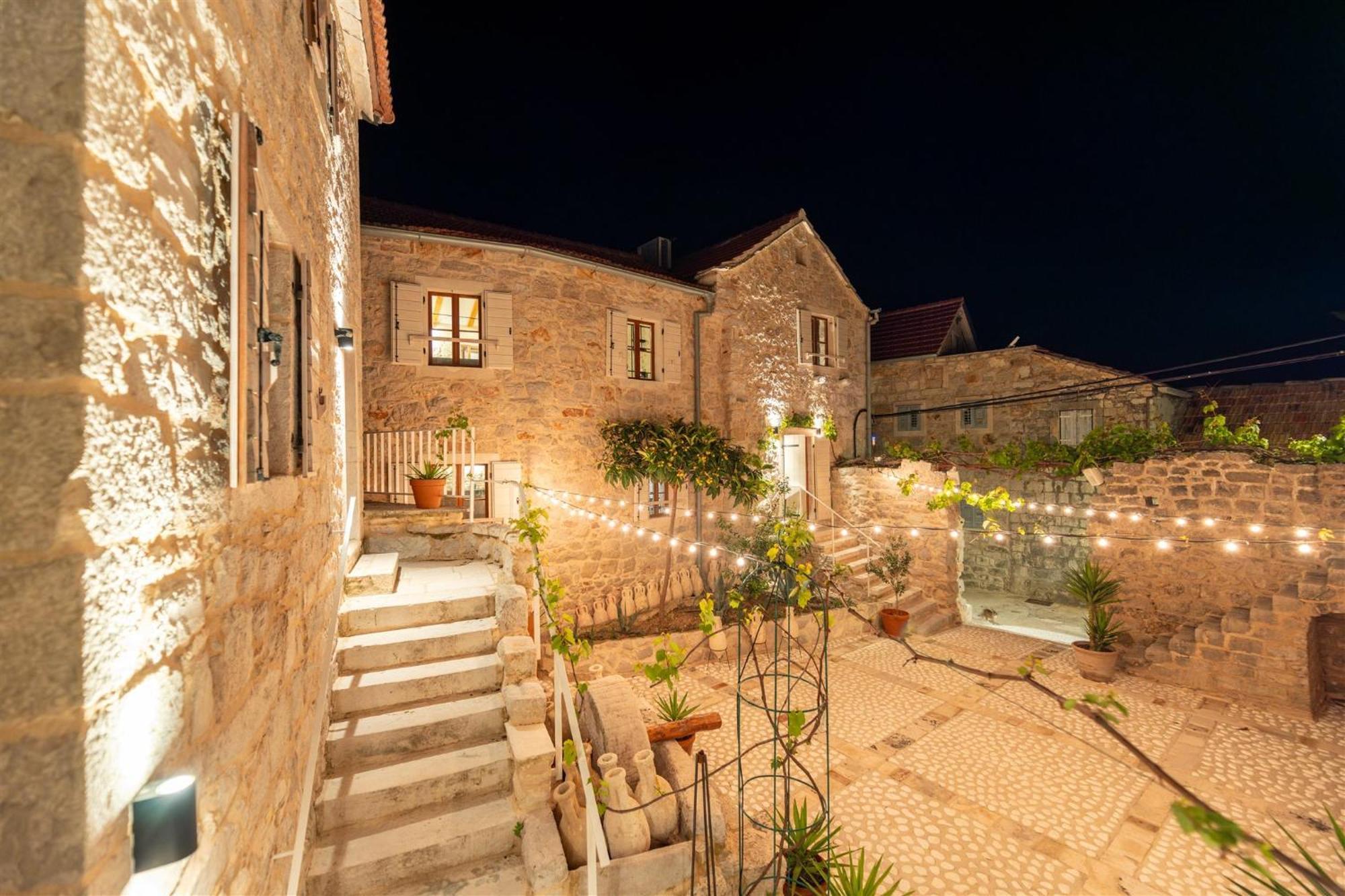Dvor Pitve Villas Jelsa  Exterior foto