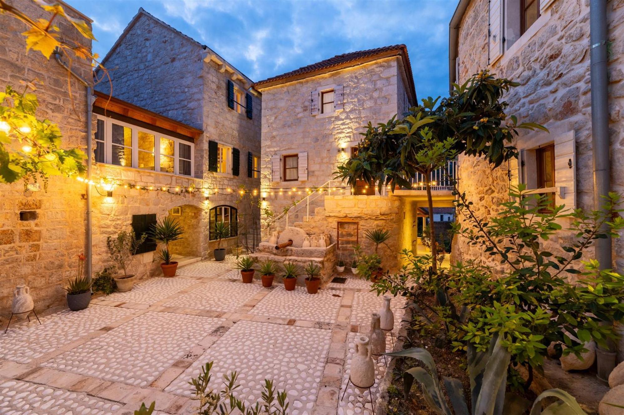 Dvor Pitve Villas Jelsa  Exterior foto